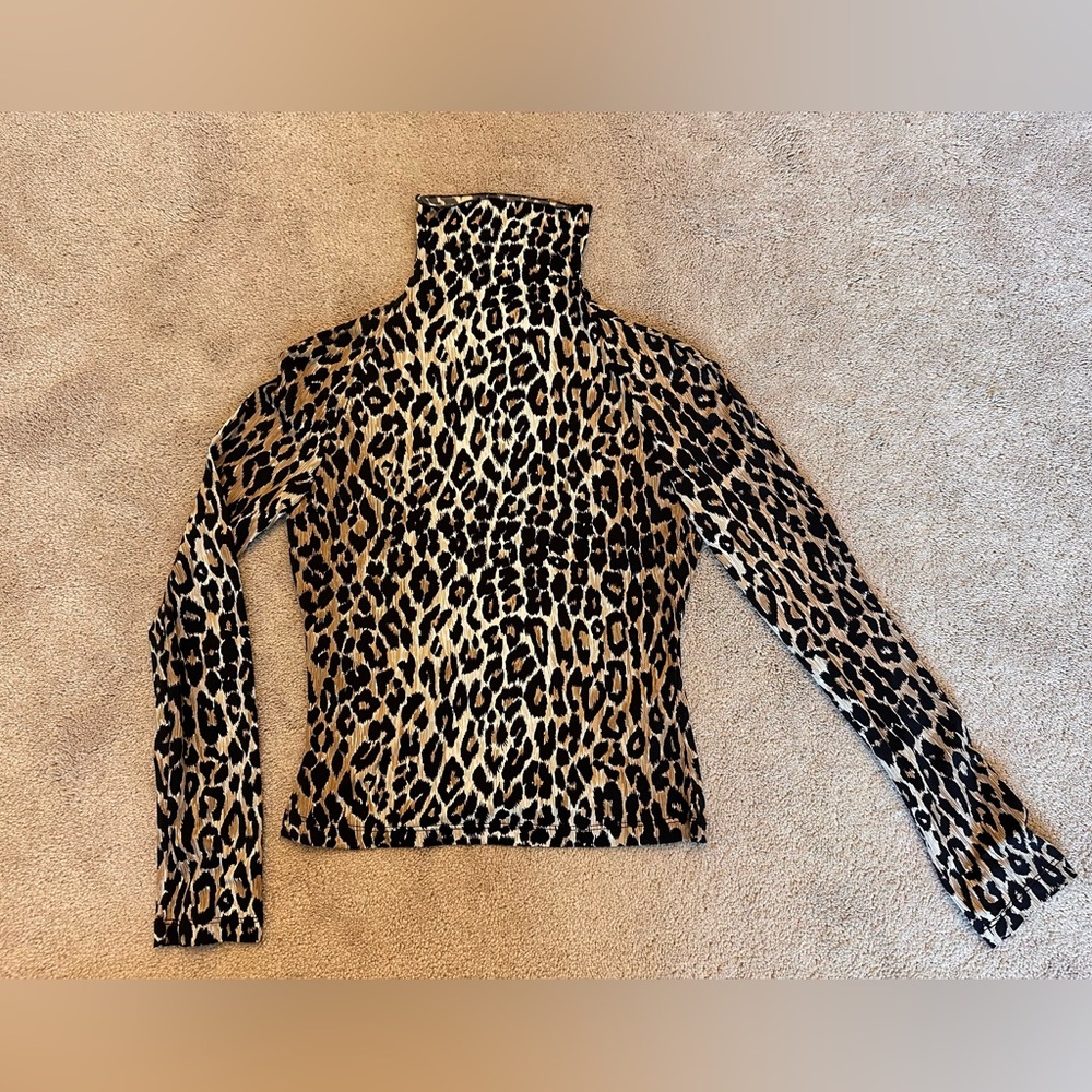Monica Ricci - Leopard Print Long Sleeve Turtleneck Top